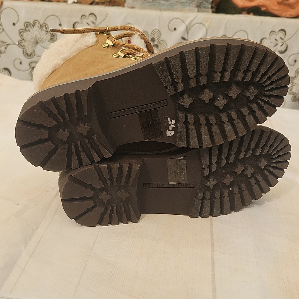 Tommy Hilfiger Tan Shearling Winter Boots - Picture 6 of 9